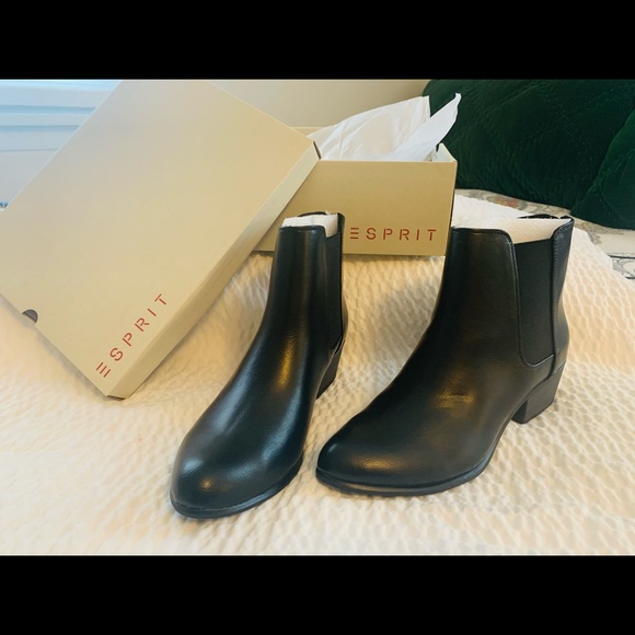 Easy Spirit Shoes - Easy Spirit Boots - Brand New in Box